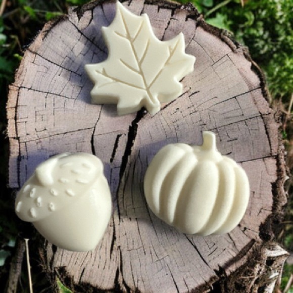 3 - Hand Crafted Soap - Charcoal eucalyptus & vanilla Fall Design Bundle of 3 - Picture 6 of 7